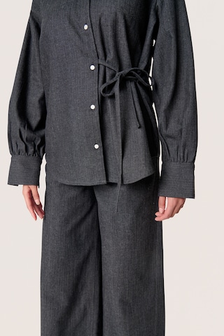 Chemisier 'Kesja Helen' SOAKED IN LUXURY en noir