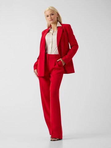 GUESS Regular Pleat-Front Pants in Red