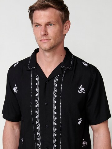 KOROSHI Regular fit Button Up Shirt in Black