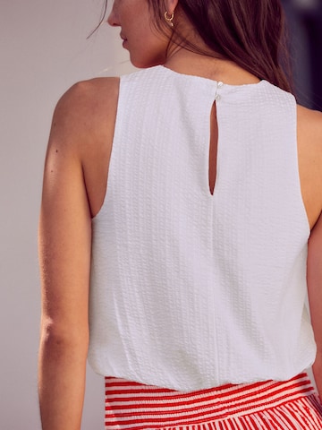 Next Top | bela barva
