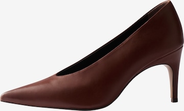 The Set Pumps in Brown: front
