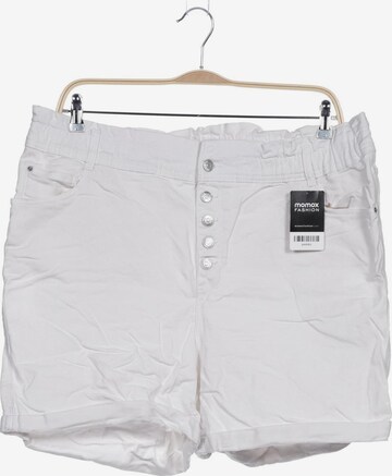 Kiabi Shorts in 6XL in White: front