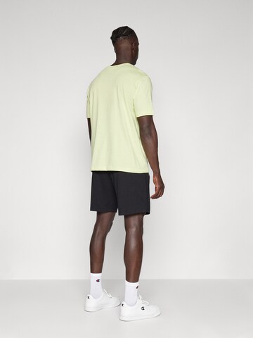 Champion Authentic Athletic Apparel Loosefit Shorts in Schwarz