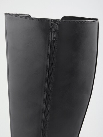 Friends Like These Boots in Black