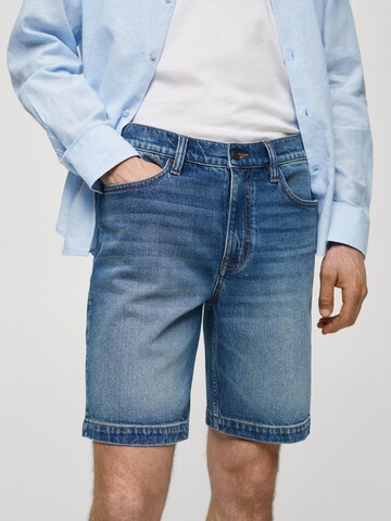 MANGO MAN Regular Jeans 'Bermuda' in Blauw