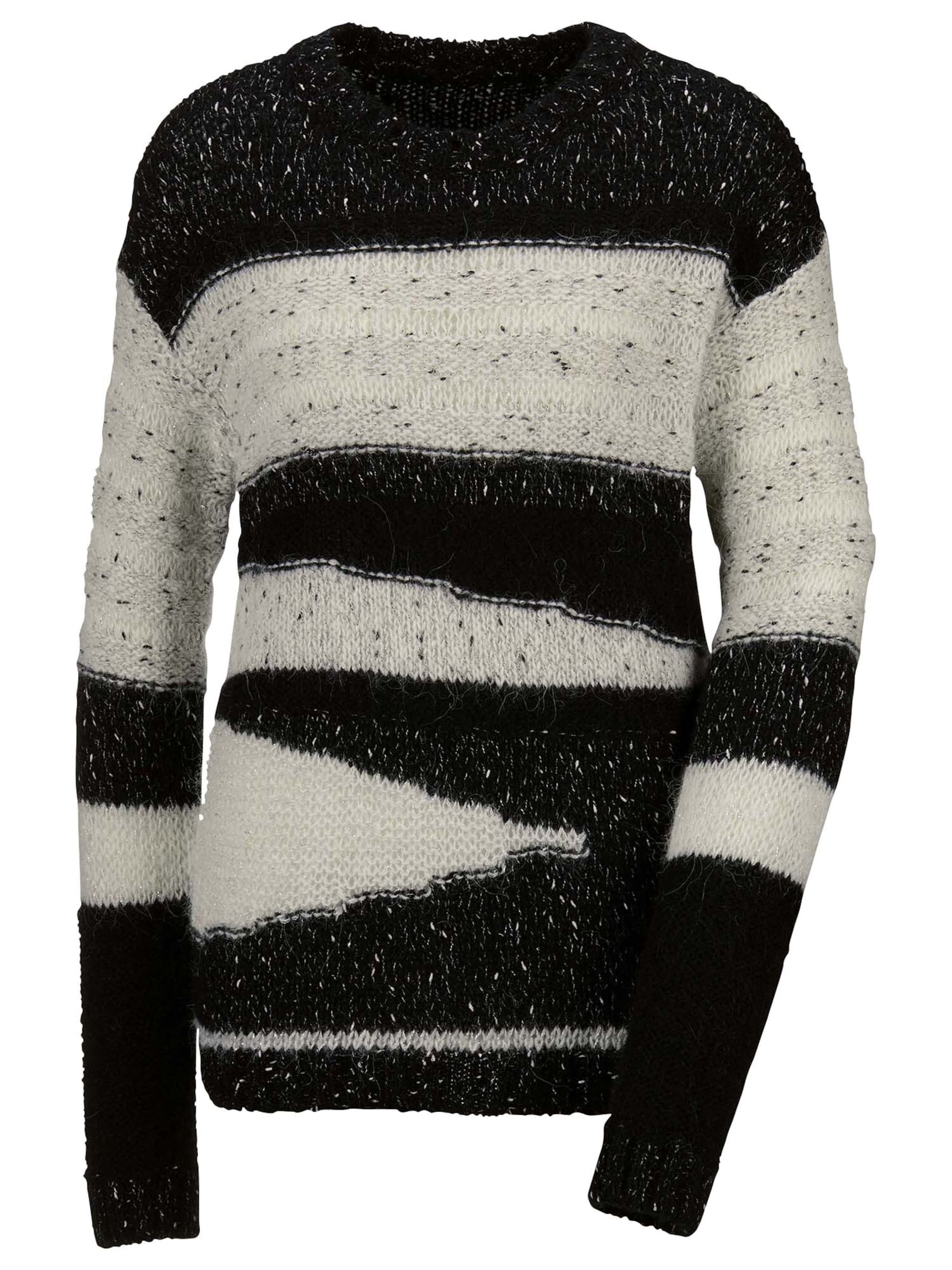 MADELEINE Pullover in Schwarz: Vorderseite