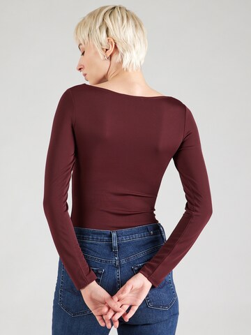 ABOUT YOU T-shirtbody 'Paige' i röd