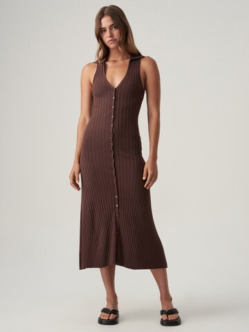 St MRLO Knitted dress 'KELSY' in Brown: front