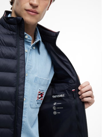 TOMMY HILFIGER Overgangsjakke i blå