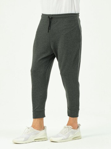 Effilé Pantalon C&City en gris