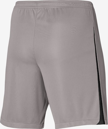 regular Pantaloni sportivi 'League III' di NIKE in grigio