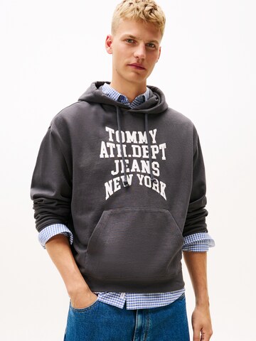 Tommy Jeans Свитшот 'Heritage '90s Varsity' в Черный: спереди