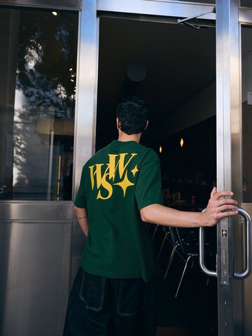 T-Shirt Bershka en vert : devant