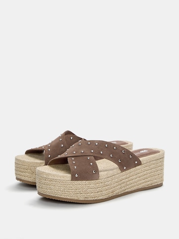 Pull&Bear Mules in Brown