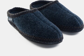 Minnetonka Slipper 'Winslet' in Blue