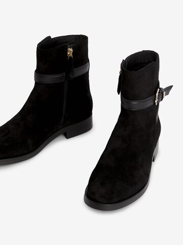 Botine de la TOMMY HILFIGER pe negru