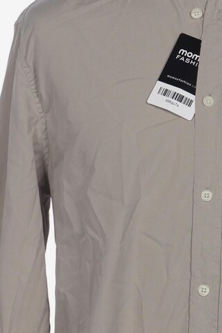 Closed Button Up Shirt in L in Beige