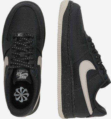 Nike Sportswear Matalavartiset tennarit 'Air Force 1 '07' värissä musta