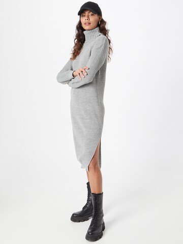 Femme Luxe Úpletové šaty 'Roslyn' – šedá