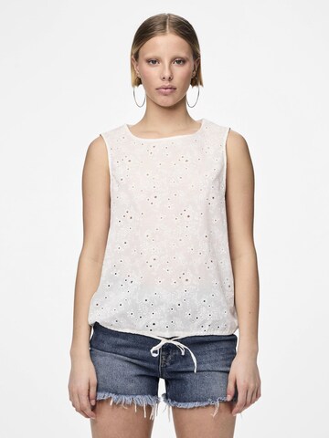 PIECES Top 'PCKacey' in White: front