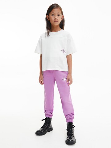 Calvin Klein Jeans تابيرد سراويل بلون بنفسجي