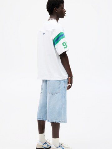 Tricou de la Pull&Bear pe alb