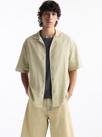 Pull&Bear Comfort fit Button Up Shirt in Green: front