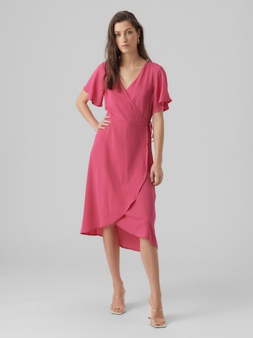 Vero Moda Petite Sukienka 'Saki' w kolorze różowy