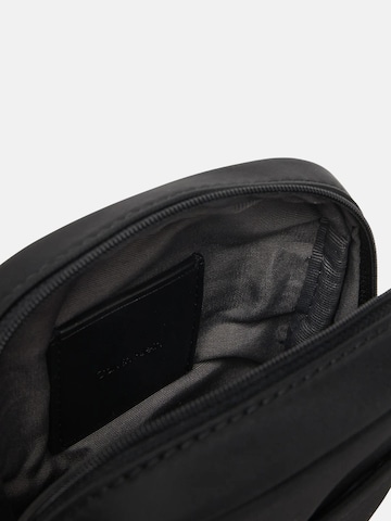 Calvin Klein Axelremsväska i svart