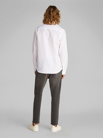 Coupe regular Chemise Calvin Klein Jeans en blanc