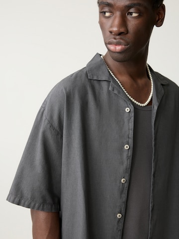 Pull&Bear Comfort fit Button Up Shirt in Grey