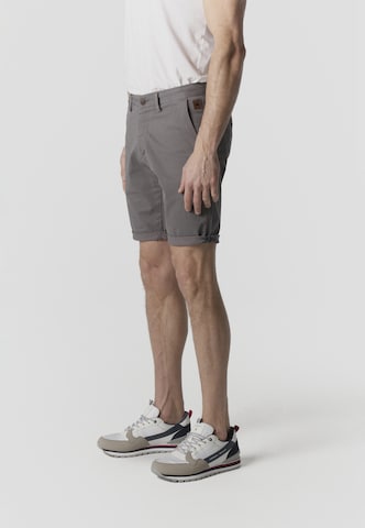 KOROSHI Regular Chinobyxa i grå