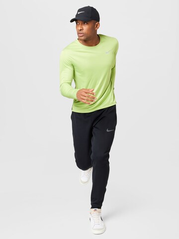 NIKE Funktionsshirt 'MILER' in Grün