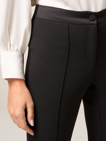 évasé Pantalon oltre en noir
