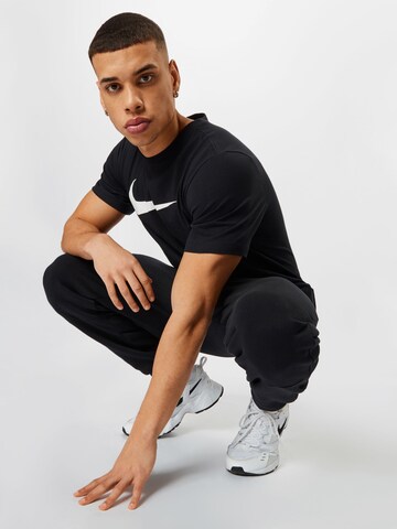 Nike Sportswear T-Shirt 'Swoosh' in Schwarz