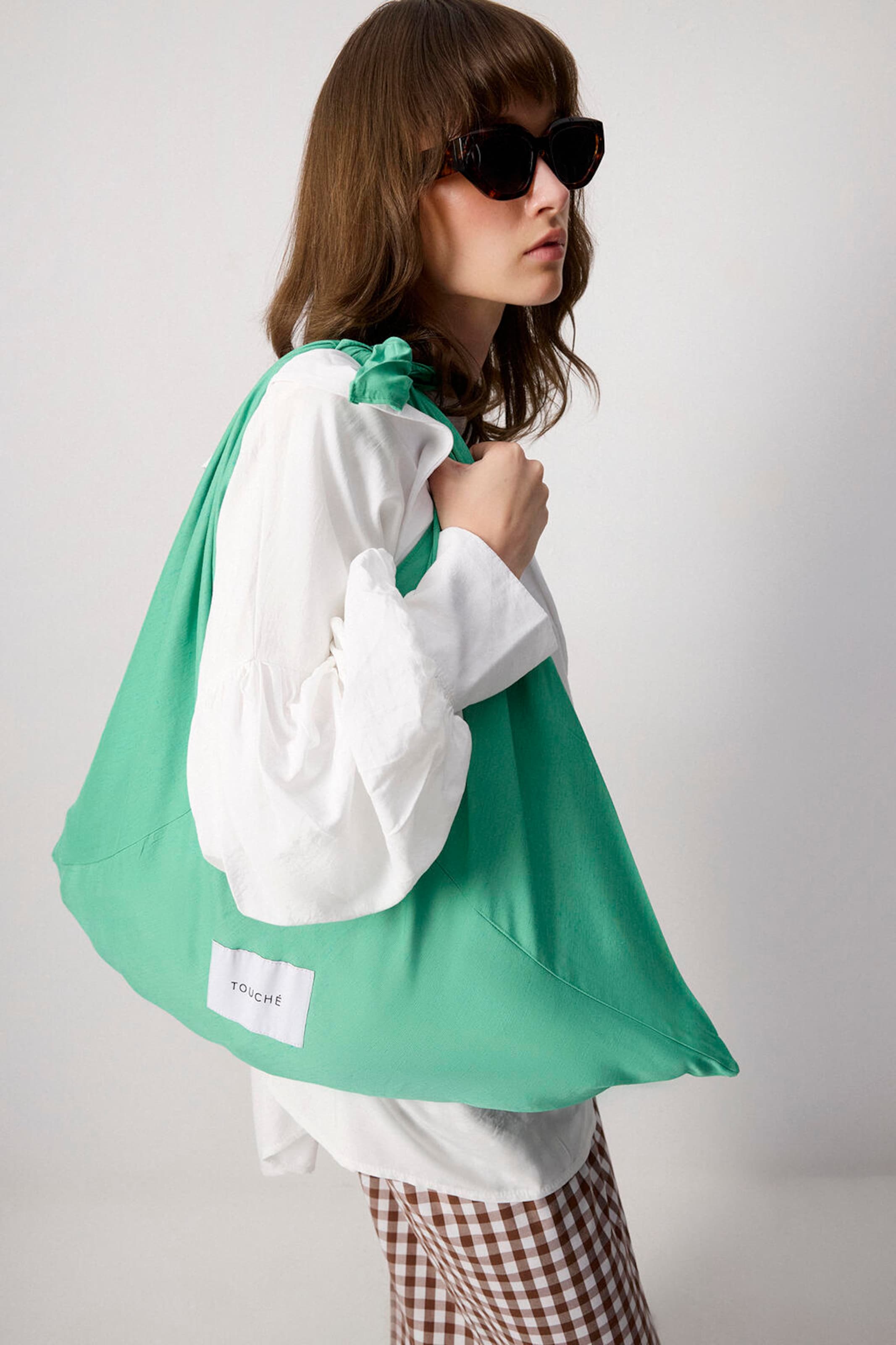 Touche Prive Garment Bag in Green