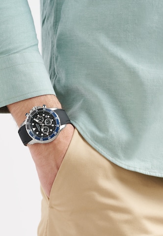 Montre à affichage analogique NAUTICA en noir