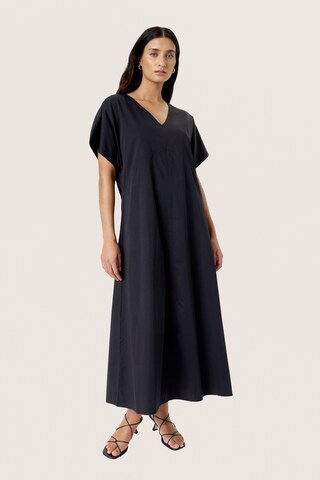 SOAKED IN LUXURY Jurk 'Bamone' in Zwart: voorkant