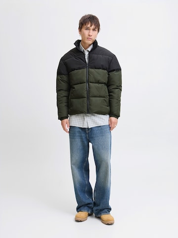 Geacă de iarnă 'JJMAZE' de la JACK & JONES pe verde