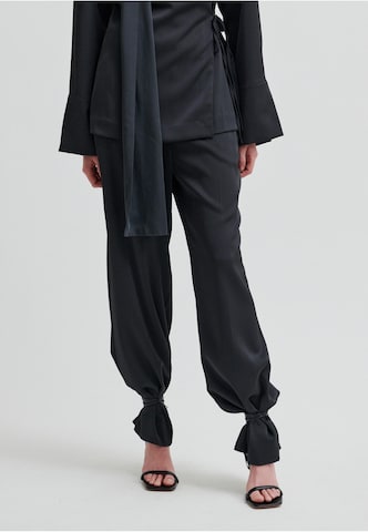 SECOND FEMALE - regular Pantalón 'Glari' en gris: frente