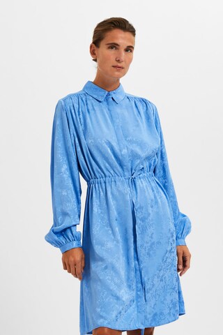 Robe-chemise SELECTED en bleu : devant