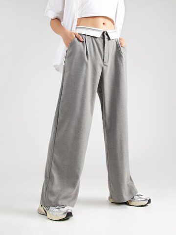 HOLLISTER Wide leg Pleat-Front Pants 'EMEA' in Grey: front