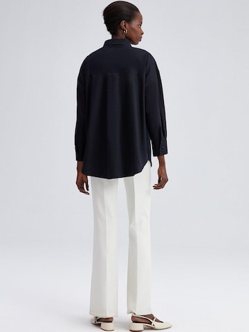 Touché Privé - Camiseta 'Embroidered Front Oversized Shirt' en negro