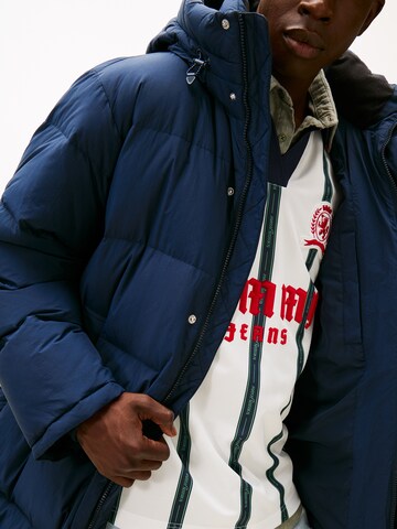 Tommy Jeans Pitkä talvitakki värissä sininen