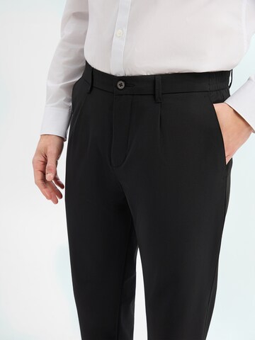Regular Pantalon chino Finshley & Harding en noir