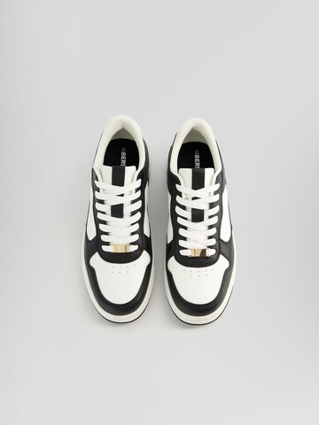 Bershka Sneaker in Schwarz