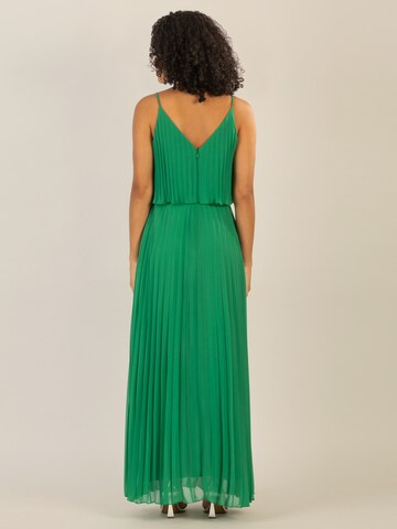 APART Kleid in Grün