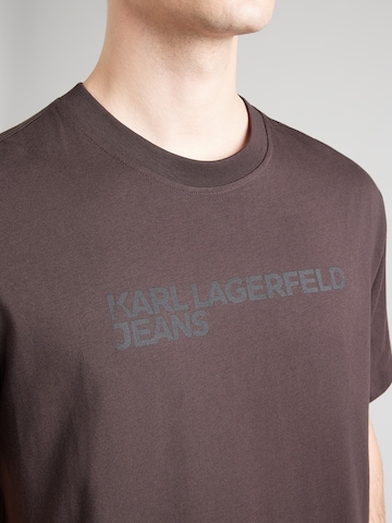 KARL LAGERFELD JEANS - Camiseta 'ESSENTIAL' en marrón