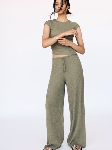 Wide leg Pantaloni de la Pull&Bear pe verde: față