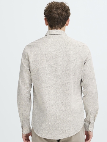 Coupe regular Chemise business ' CFNILO ' Casual Friday en beige